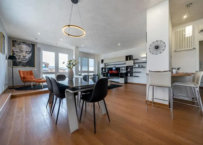 Via Indipendenza - Attico Di Lusso Con Piscina 아파트