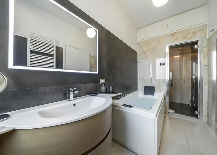 아파트 Via Indipendenza - Attico Di Lusso Con Piscina 볼로냐