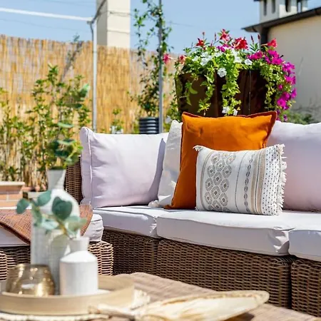 Via Indipendenza - Attico Di Lusso Con Piscina アパート ボローニャ