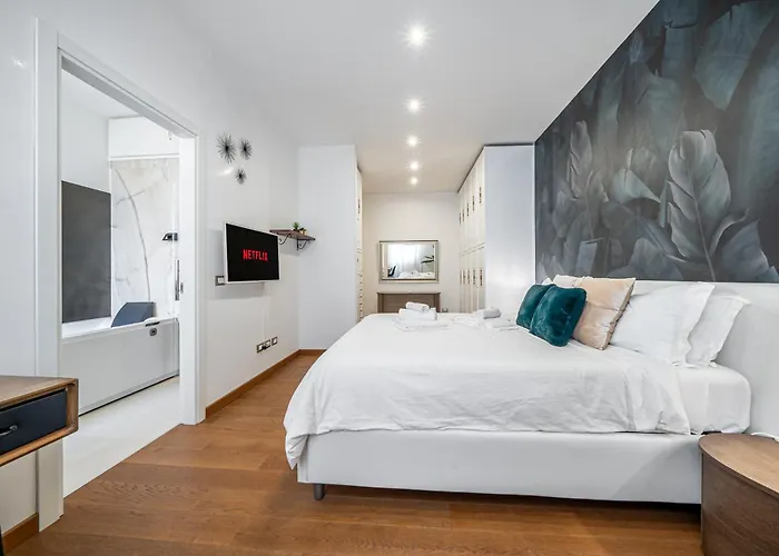 Via Indipendenza - Attico Di Lusso Con Piscina شقة