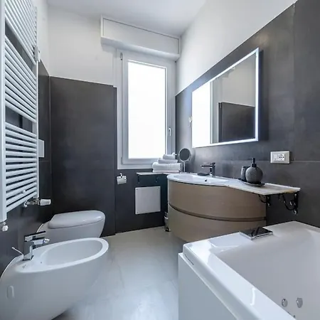 Via Indipendenza - Attico Di Lusso Con Piscina 公寓 *